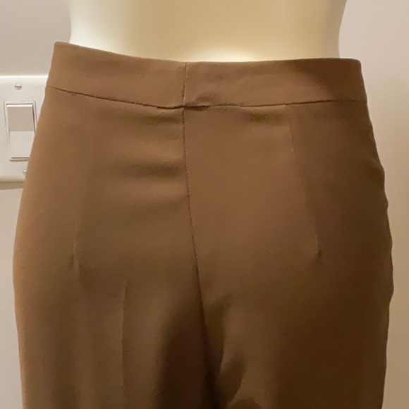 Femme Carriere Suit - Picture 7 of 7